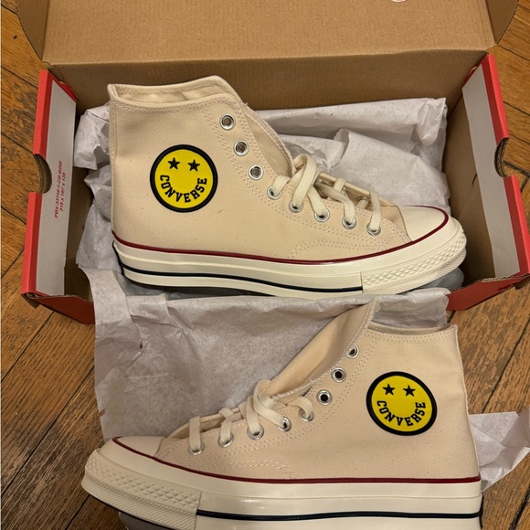 Custom Converse Smiley Face NIB Size W9/M7 - Picture 1 of 8